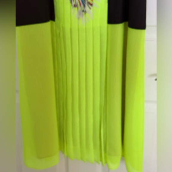 BCBGMaxAzria Black and Neon Green Floral Dress size 6 NWOT - Picture 6 of 10